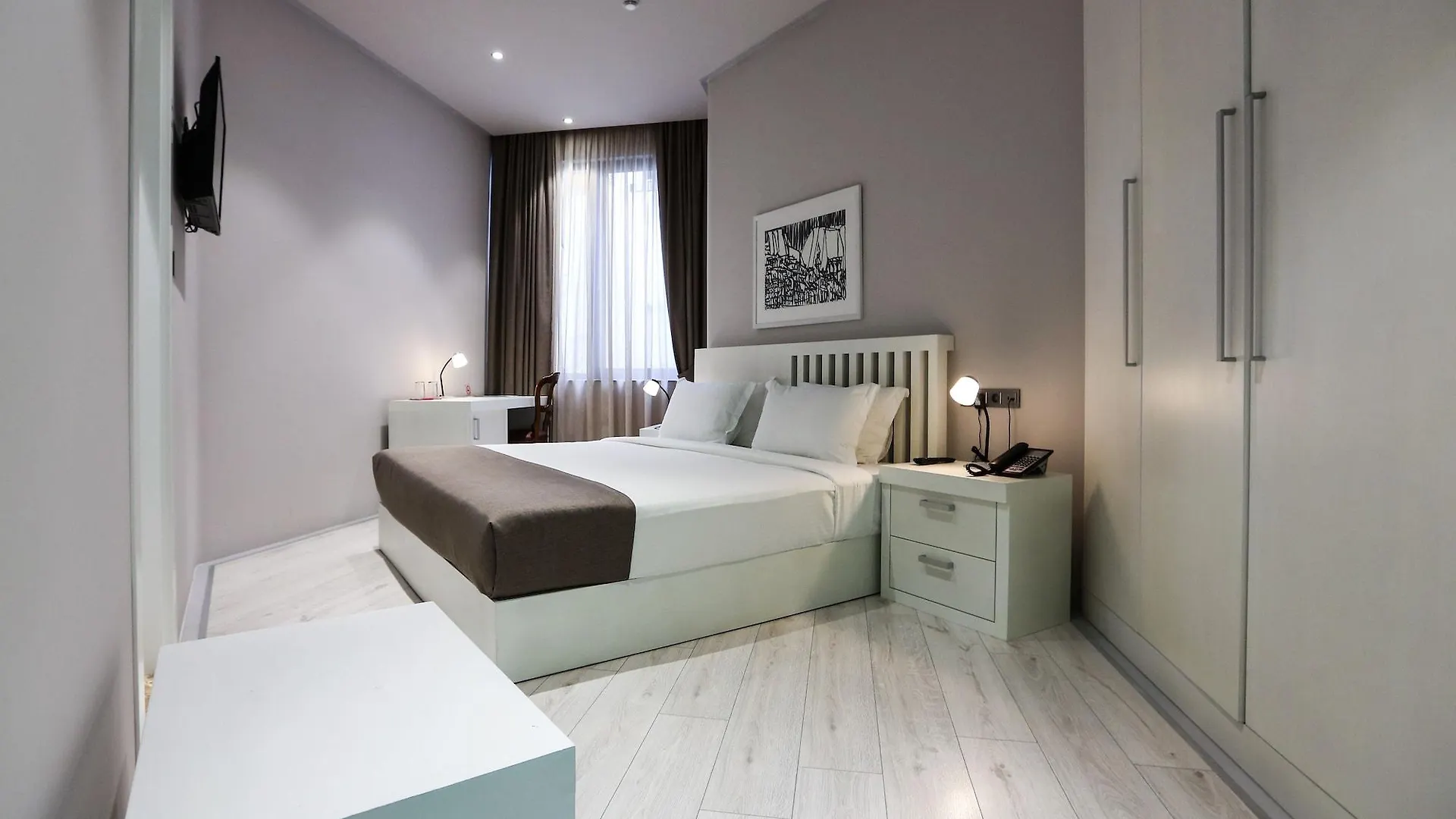 Metro Hotel Tirana 4*,