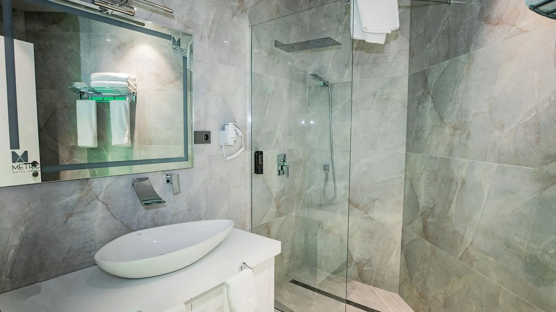 ****  Metro Hotel Tirana Albânia