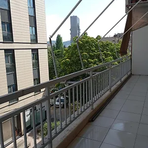  Hostel Hosting
